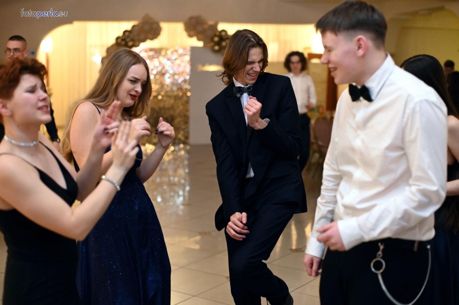 Zdjęcie w galerii na portalu naszraciborz.pl: Studniówka I LO i Plastyka w obiektywie FotoPerły wiadomości z regionu