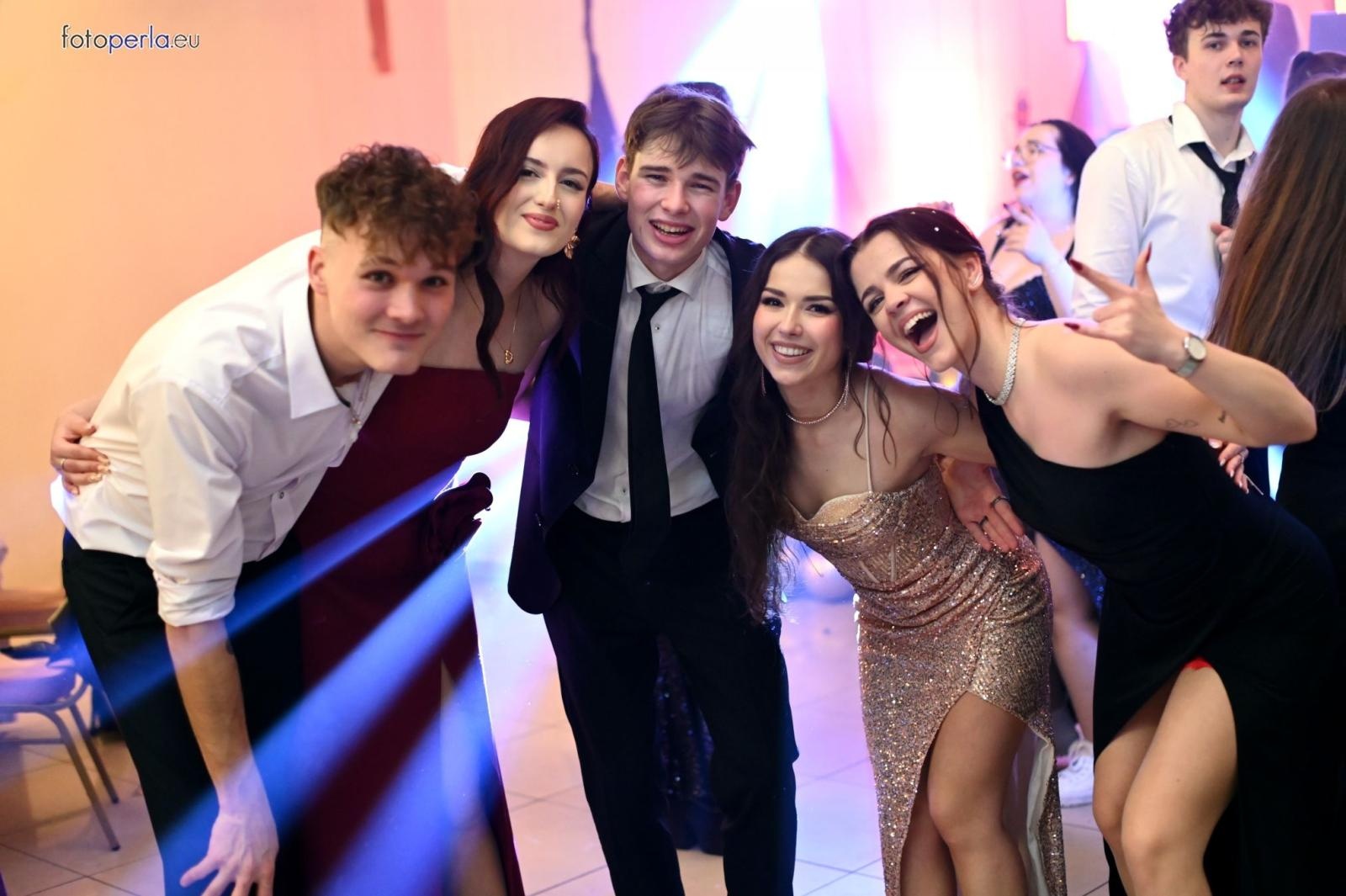 Zdjęcie w galerii na portalu naszraciborz.pl: Studniówka I LO i Plastyka w obiektywie FotoPerły wiadomości z regionu