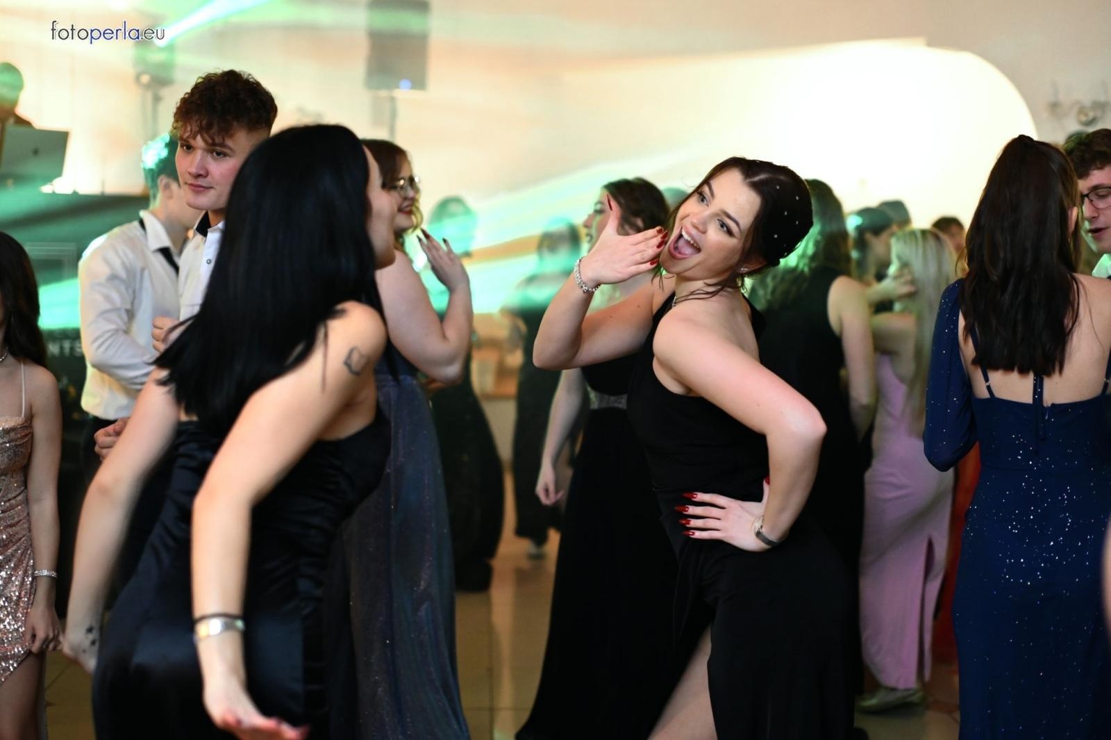 Zdjęcie w galerii na portalu naszraciborz.pl: Studniówka I LO i Plastyka w obiektywie FotoPerły wiadomości z regionu