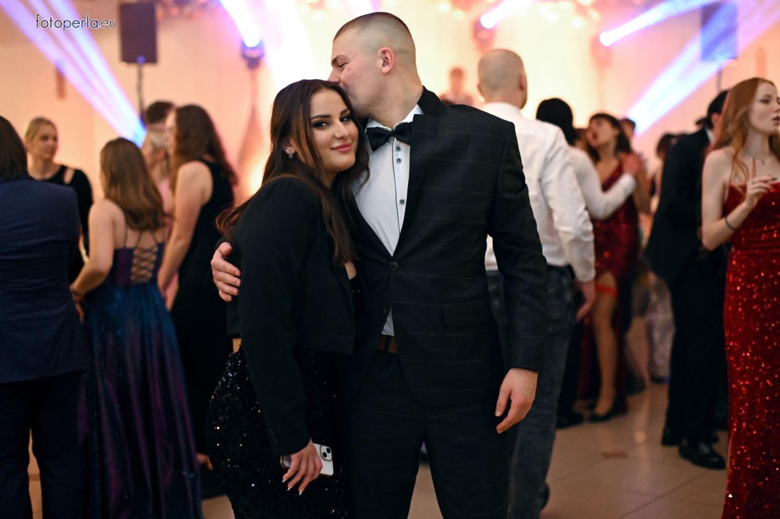 Zdjęcie w galerii na portalu naszraciborz.pl: Studniówka I LO i Plastyka w obiektywie FotoPerły wiadomości z regionu