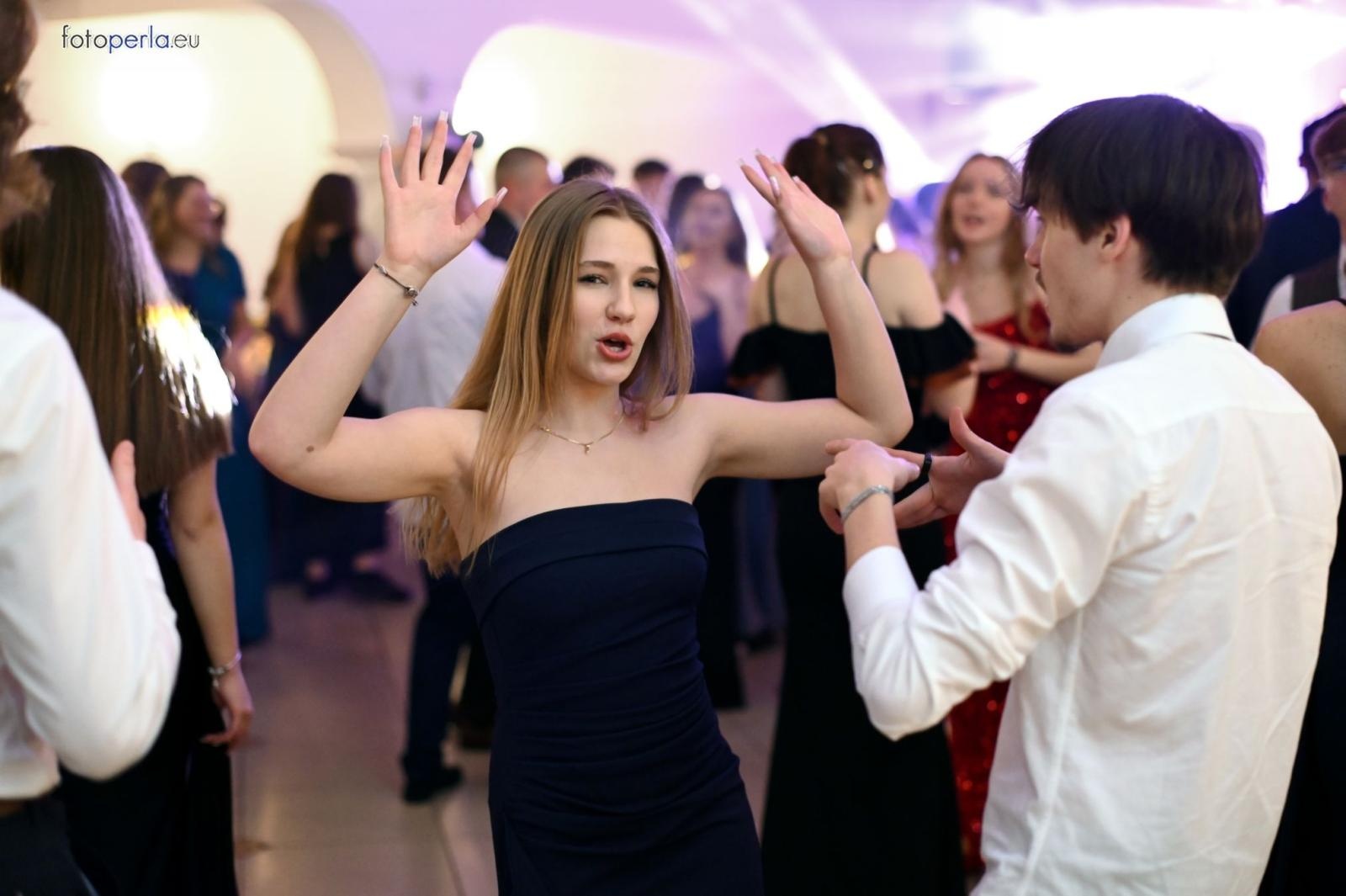 Zdjęcie w galerii na portalu naszraciborz.pl: Studniówka I LO i Plastyka w obiektywie FotoPerły wiadomości z regionu