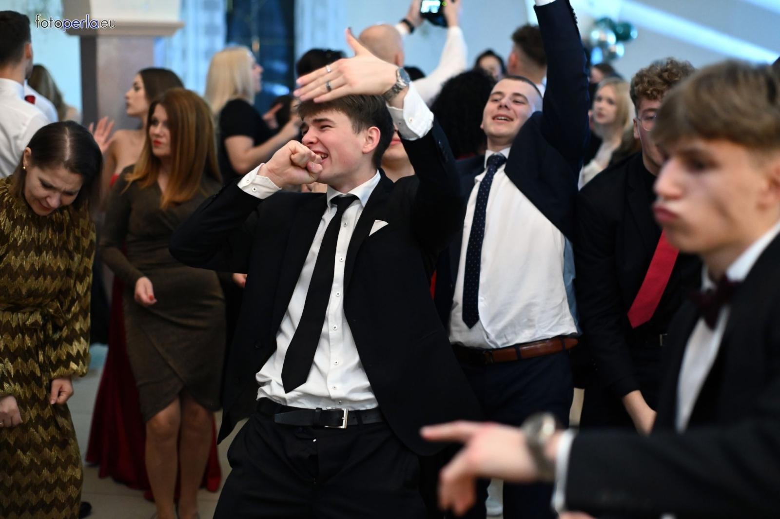 Zdjęcie w galerii na portalu naszraciborz.pl: Studniówka I LO i Plastyka w obiektywie FotoPerły wiadomości z regionu