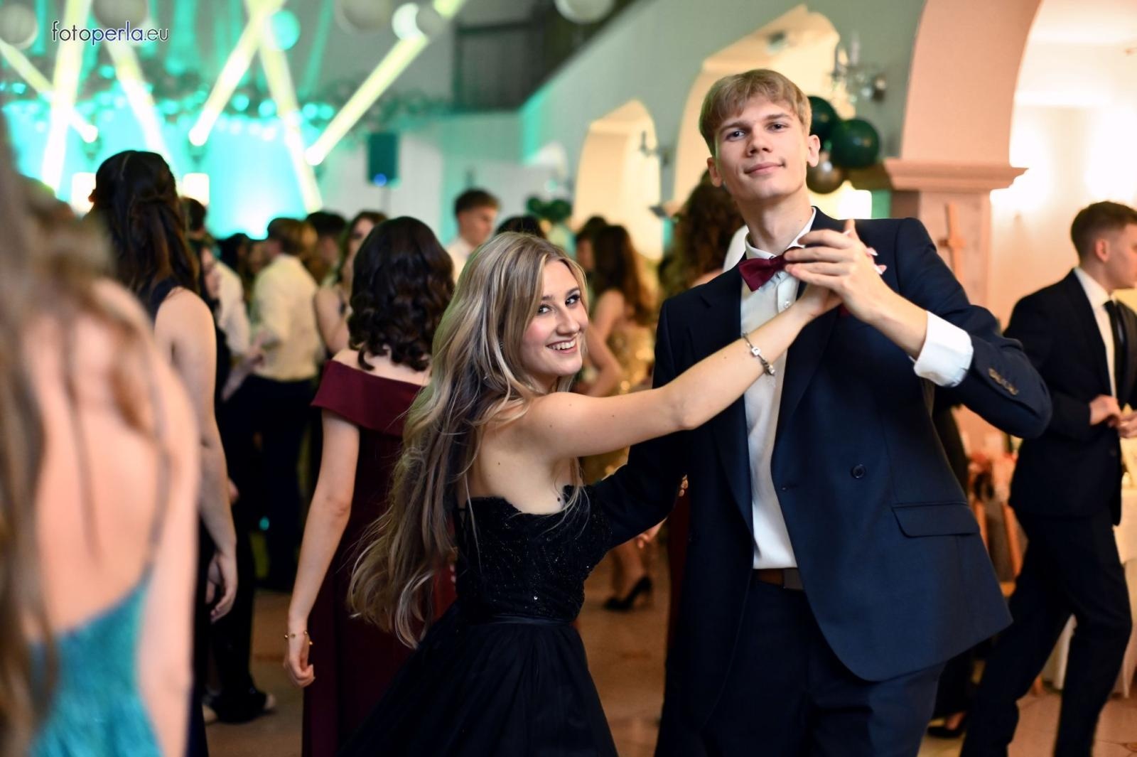 Zdjęcie w galerii na portalu naszraciborz.pl: Studniówka I LO i Plastyka w obiektywie FotoPerły wiadomości z regionu