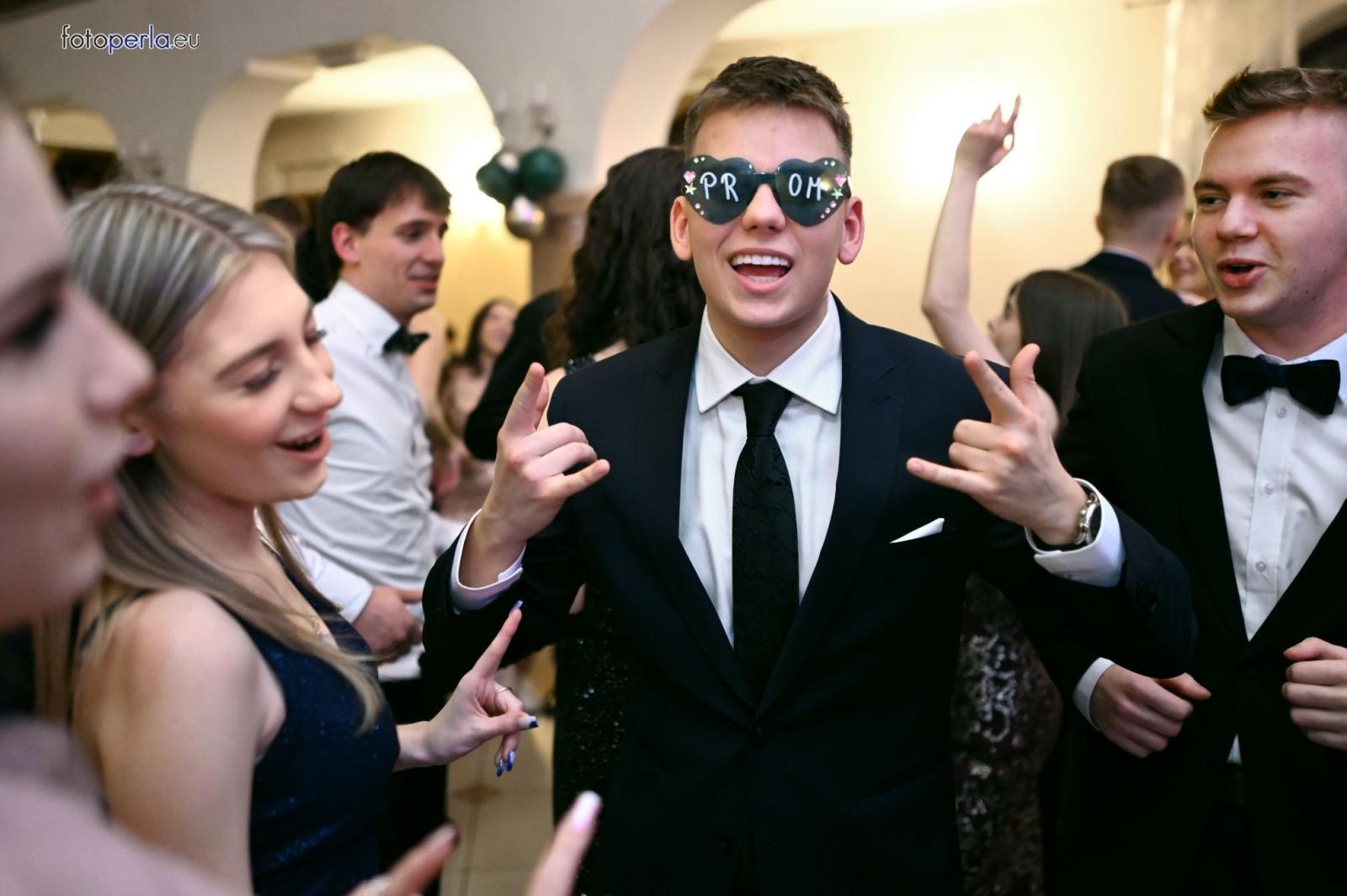 Zdjęcie w galerii na portalu naszraciborz.pl: Studniówka I LO i Plastyka w obiektywie FotoPerły wiadomości z regionu