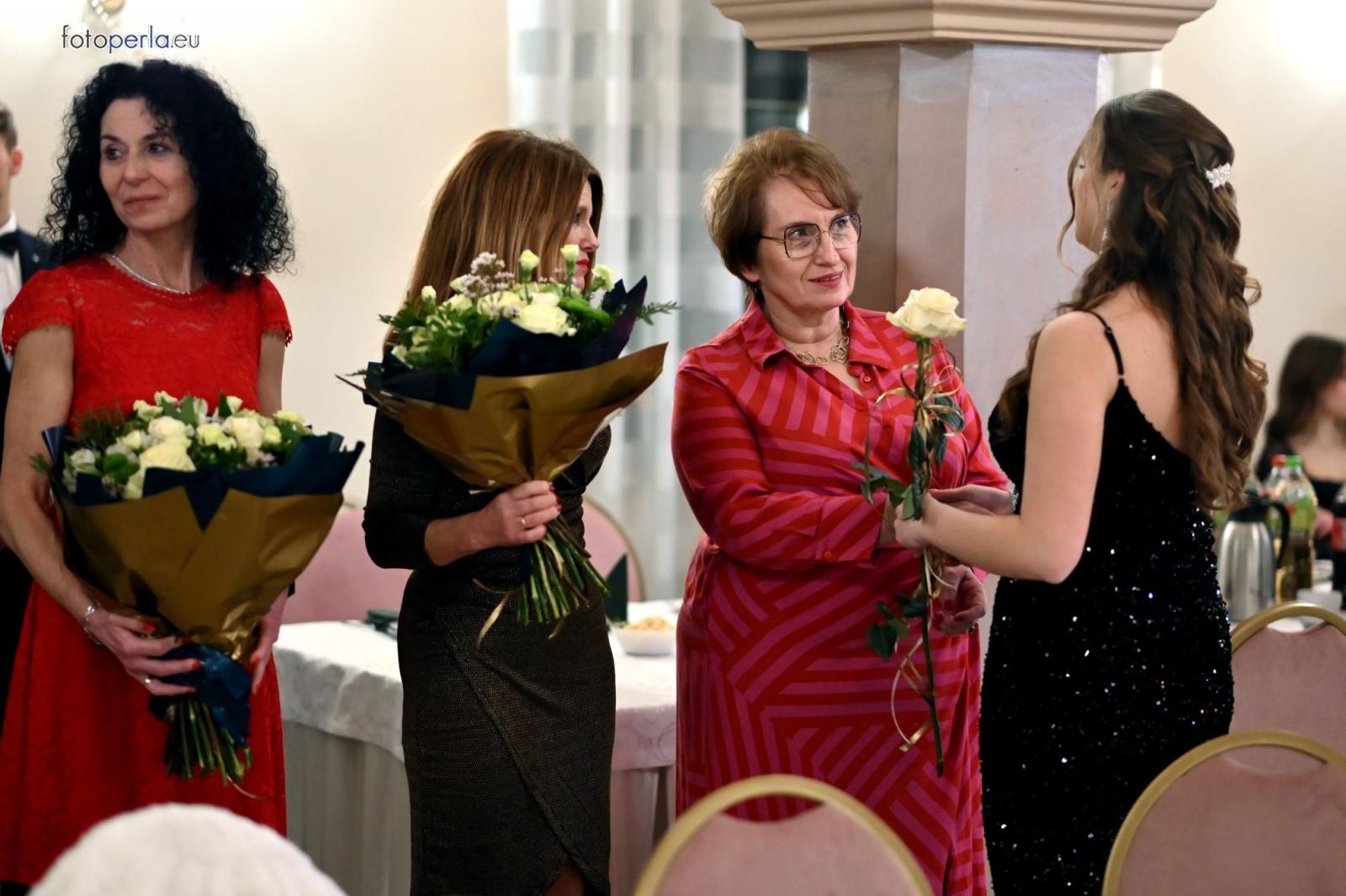 Zdjęcie w galerii na portalu naszraciborz.pl: Studniówka I LO i Plastyka w obiektywie FotoPerły wiadomości z regionu