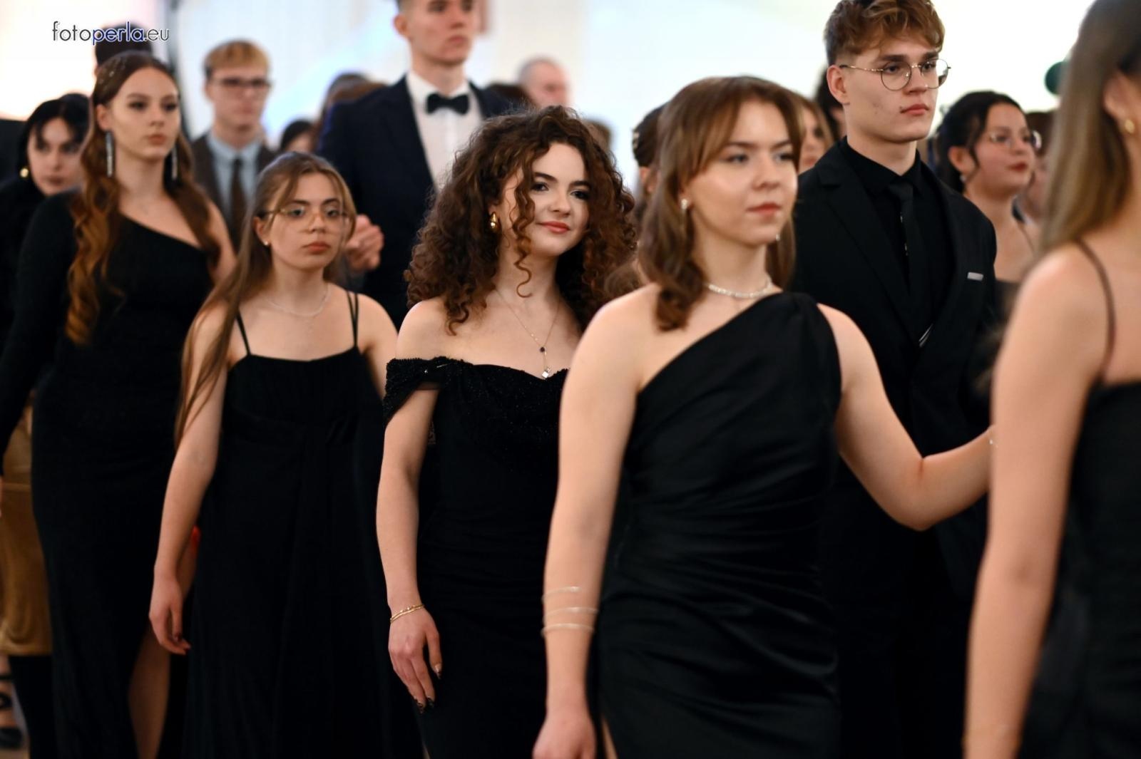 Zdjęcie w galerii na portalu naszraciborz.pl: Studniówka I LO i Plastyka w obiektywie FotoPerły wiadomości z regionu