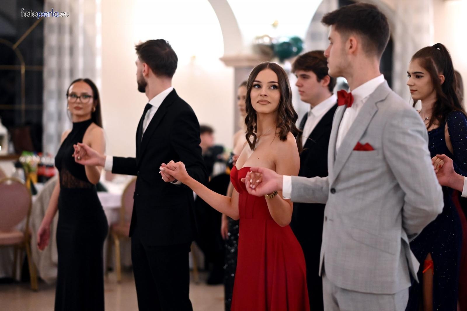 Zdjęcie w galerii na portalu naszraciborz.pl: Studniówka I LO i Plastyka w obiektywie FotoPerły wiadomości z regionu