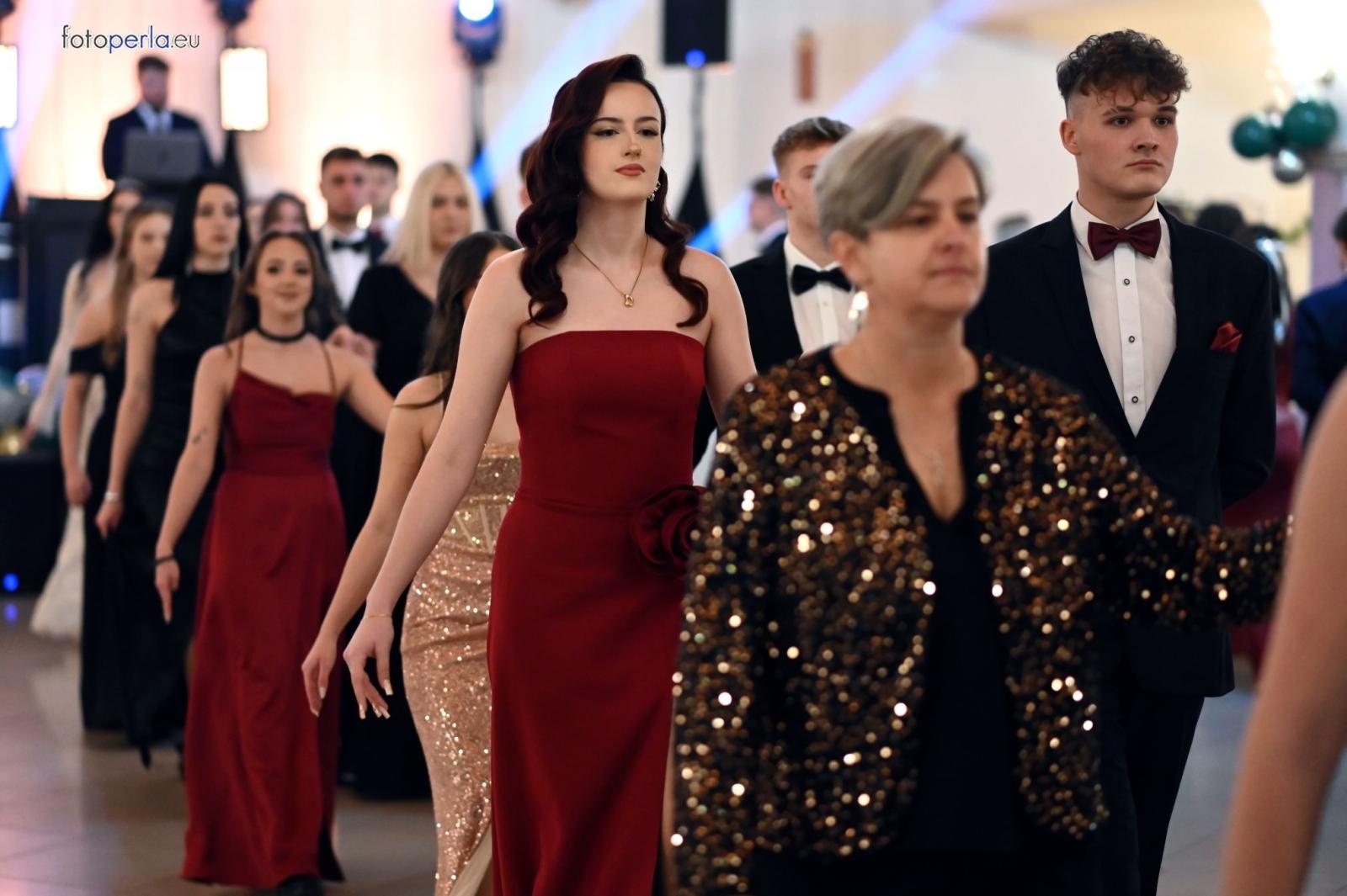 Zdjęcie w galerii na portalu naszraciborz.pl: Studniówka I LO i Plastyka w obiektywie FotoPerły wiadomości z regionu