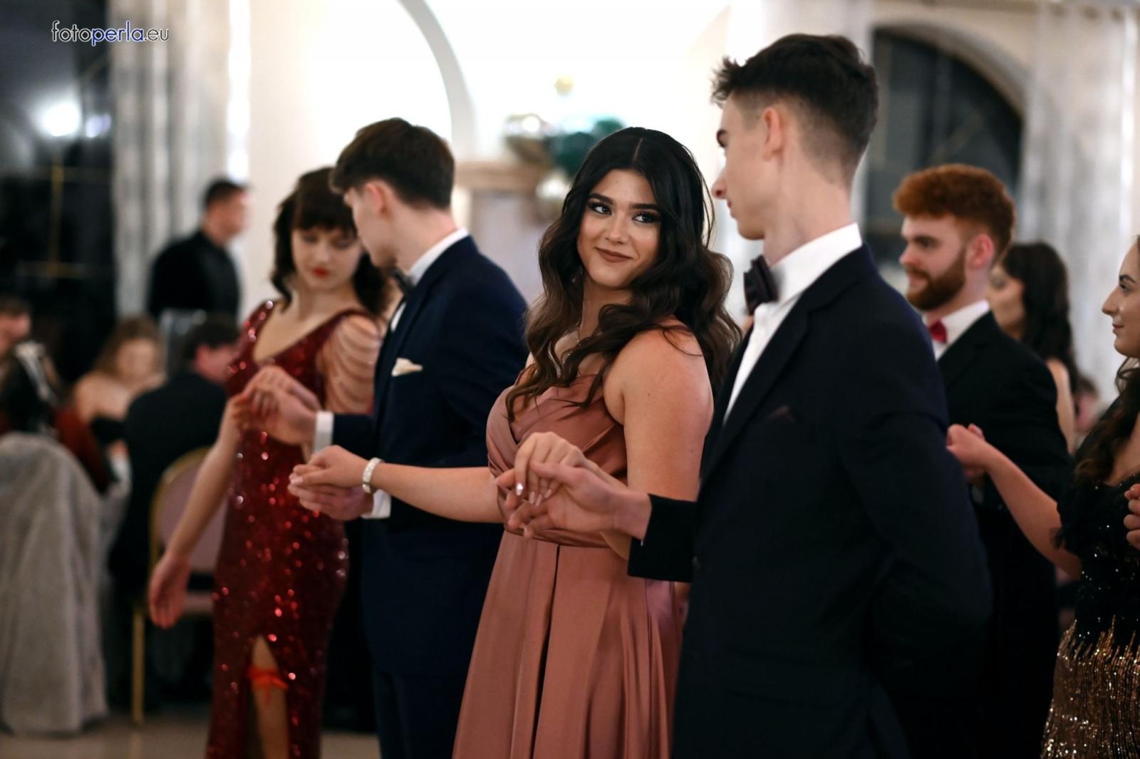 Zdjęcie w galerii na portalu naszraciborz.pl: Studniówka I LO i Plastyka w obiektywie FotoPerły wiadomości z regionu