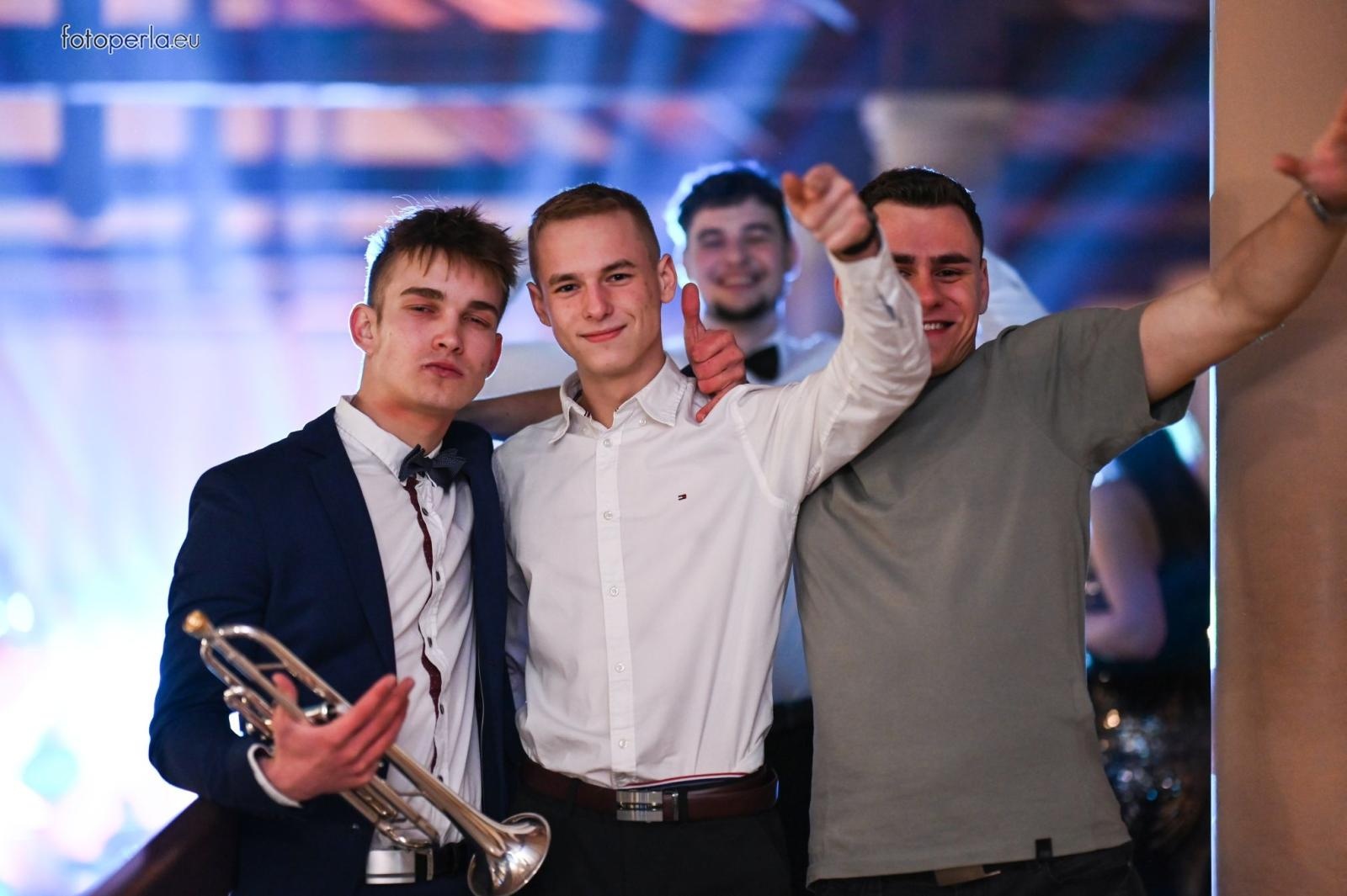 Zdjęcie w galerii na portalu naszraciborz.pl: Studniówka I LO i Plastyka w obiektywie FotoPerły wiadomości z regionu