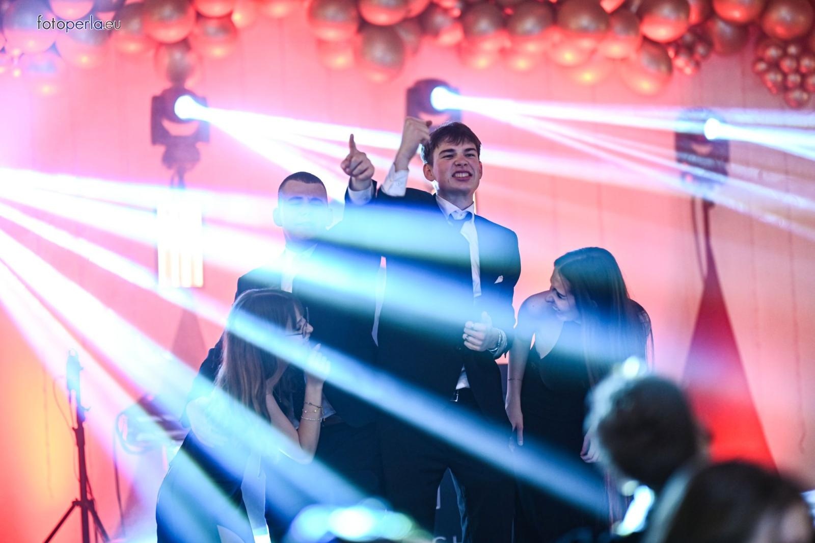 Zdjęcie w galerii na portalu naszraciborz.pl: Studniówka I LO i Plastyka w obiektywie FotoPerły wiadomości z regionu