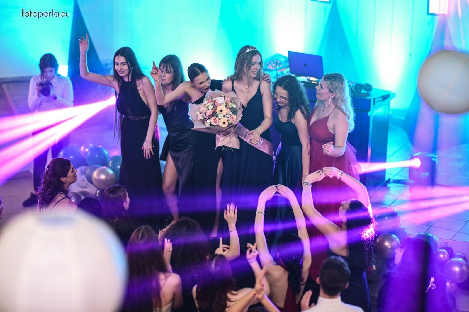 Zdjęcie w galerii na portalu naszraciborz.pl: Studniówka I LO i Plastyka w obiektywie FotoPerły wiadomości z regionu