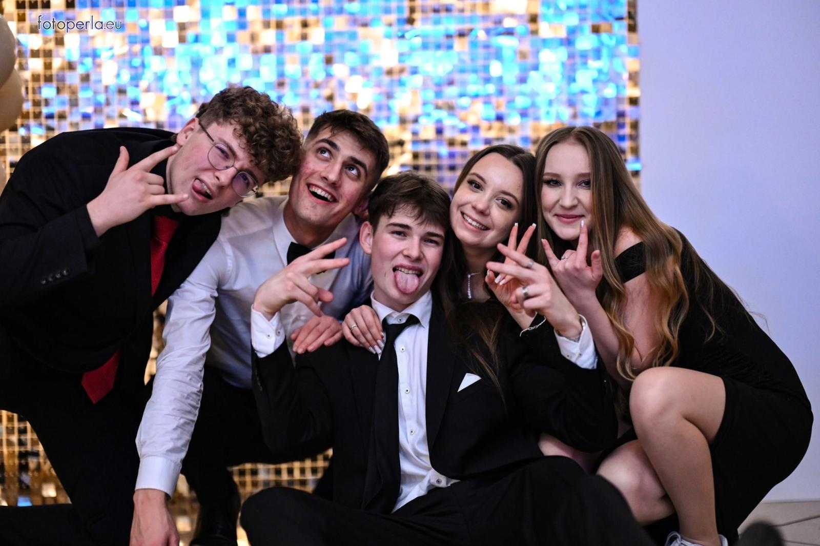 Zdjęcie w galerii na portalu naszraciborz.pl: Studniówka I LO i Plastyka w obiektywie FotoPerły wiadomości z regionu