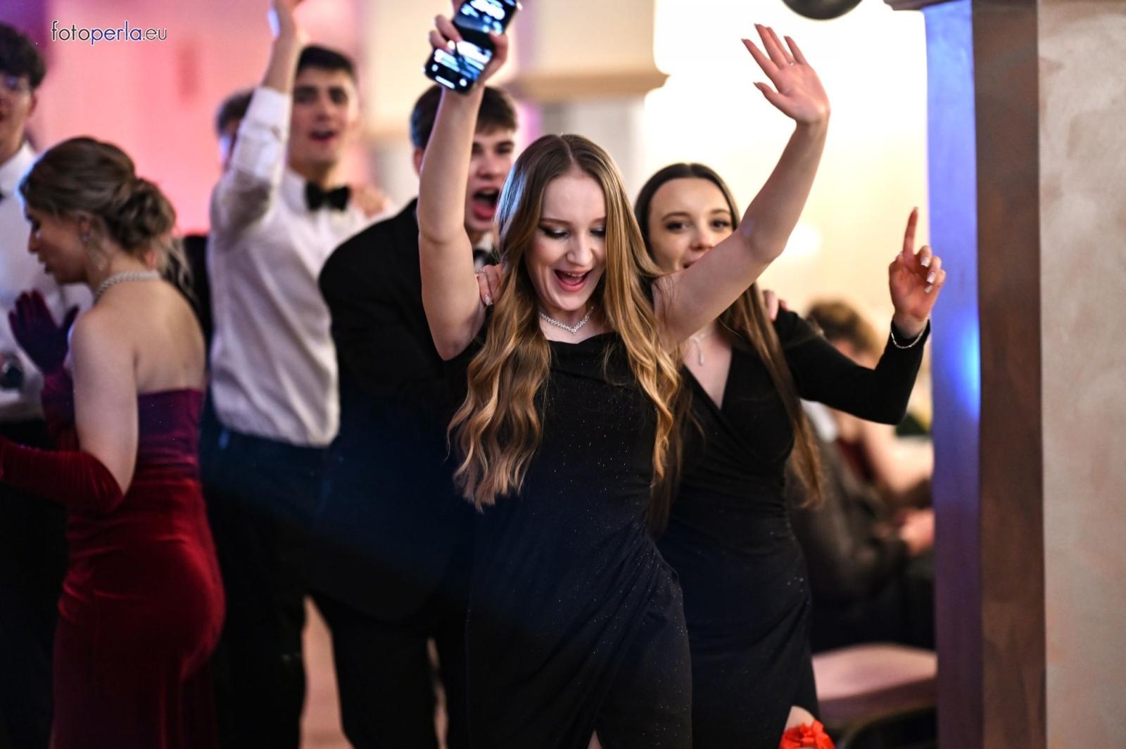 Zdjęcie w galerii na portalu naszraciborz.pl: Studniówka I LO i Plastyka w obiektywie FotoPerły wiadomości z regionu