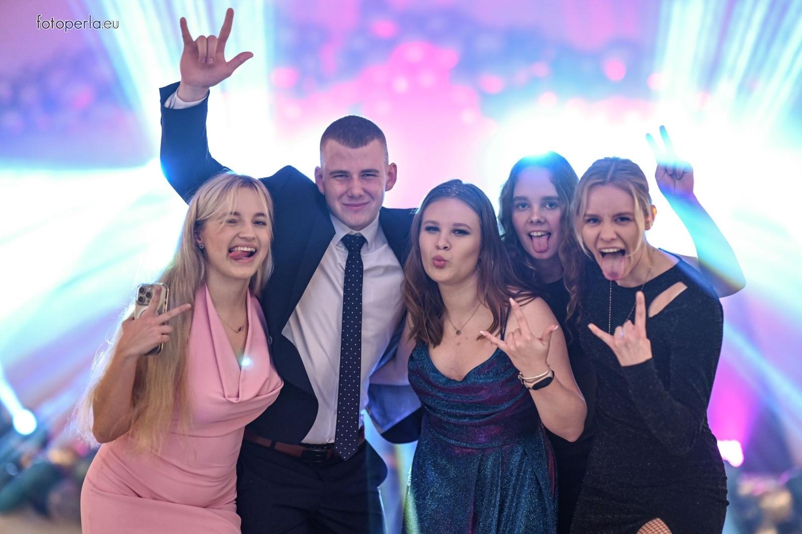 Zdjęcie w galerii na portalu naszraciborz.pl: Studniówka I LO i Plastyka w obiektywie FotoPerły wiadomości z regionu