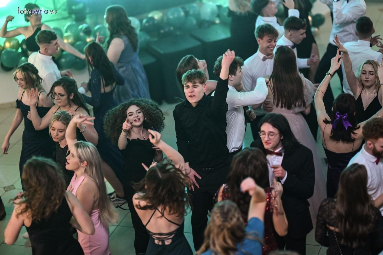 Zdjęcie w galerii na portalu naszraciborz.pl: Studniówka I LO i Plastyka w obiektywie FotoPerły wiadomości z regionu