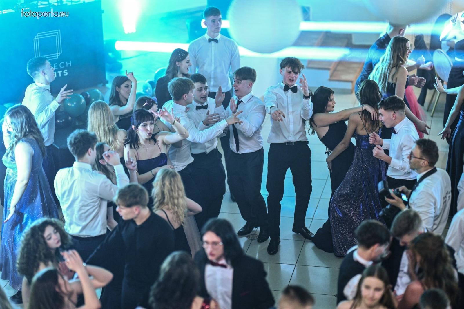 Zdjęcie w galerii na portalu naszraciborz.pl: Studniówka I LO i Plastyka w obiektywie FotoPerły wiadomości z regionu