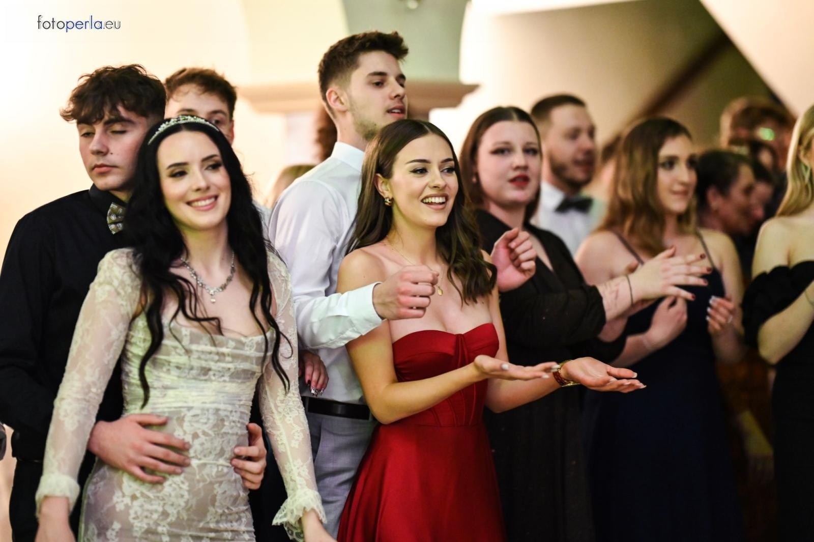 Zdjęcie w galerii na portalu naszraciborz.pl: Studniówka I LO i Plastyka w obiektywie FotoPerły wiadomości z regionu