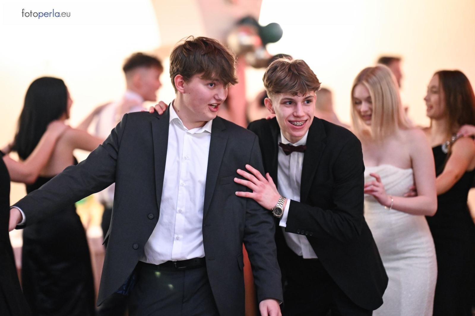 Zdjęcie w galerii na portalu naszraciborz.pl: Studniówka I LO i Plastyka w obiektywie FotoPerły wiadomości z regionu