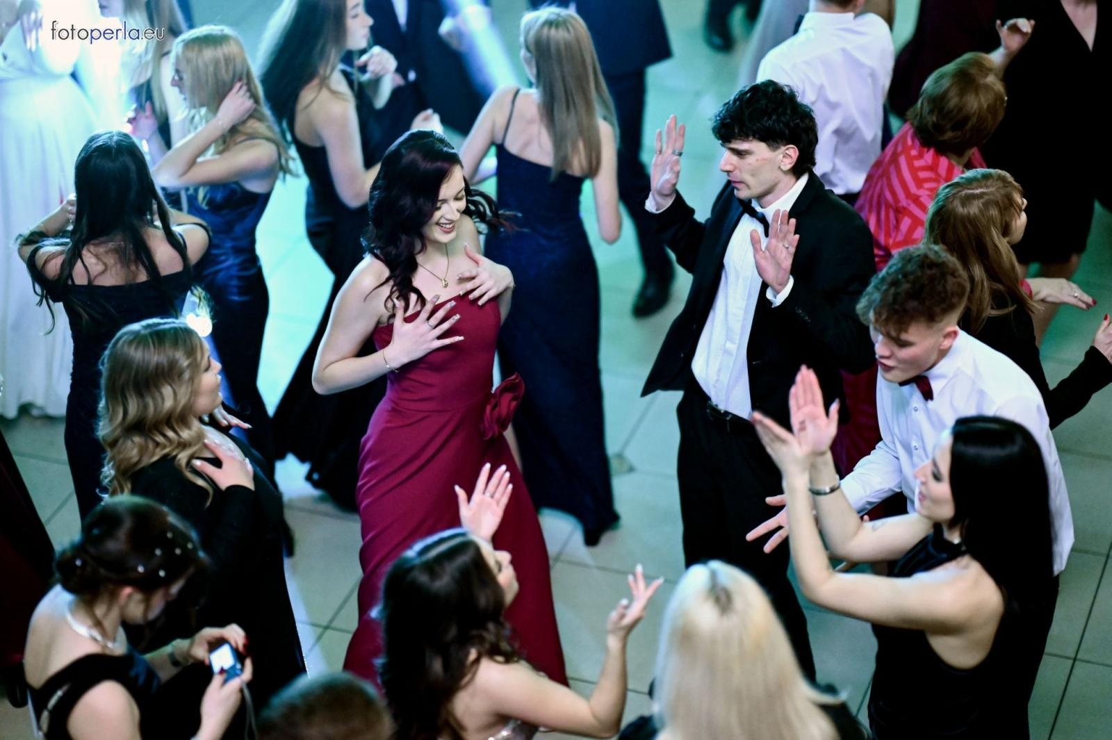 Zdjęcie w galerii na portalu naszraciborz.pl: Studniówka I LO i Plastyka w obiektywie FotoPerły wiadomości z regionu