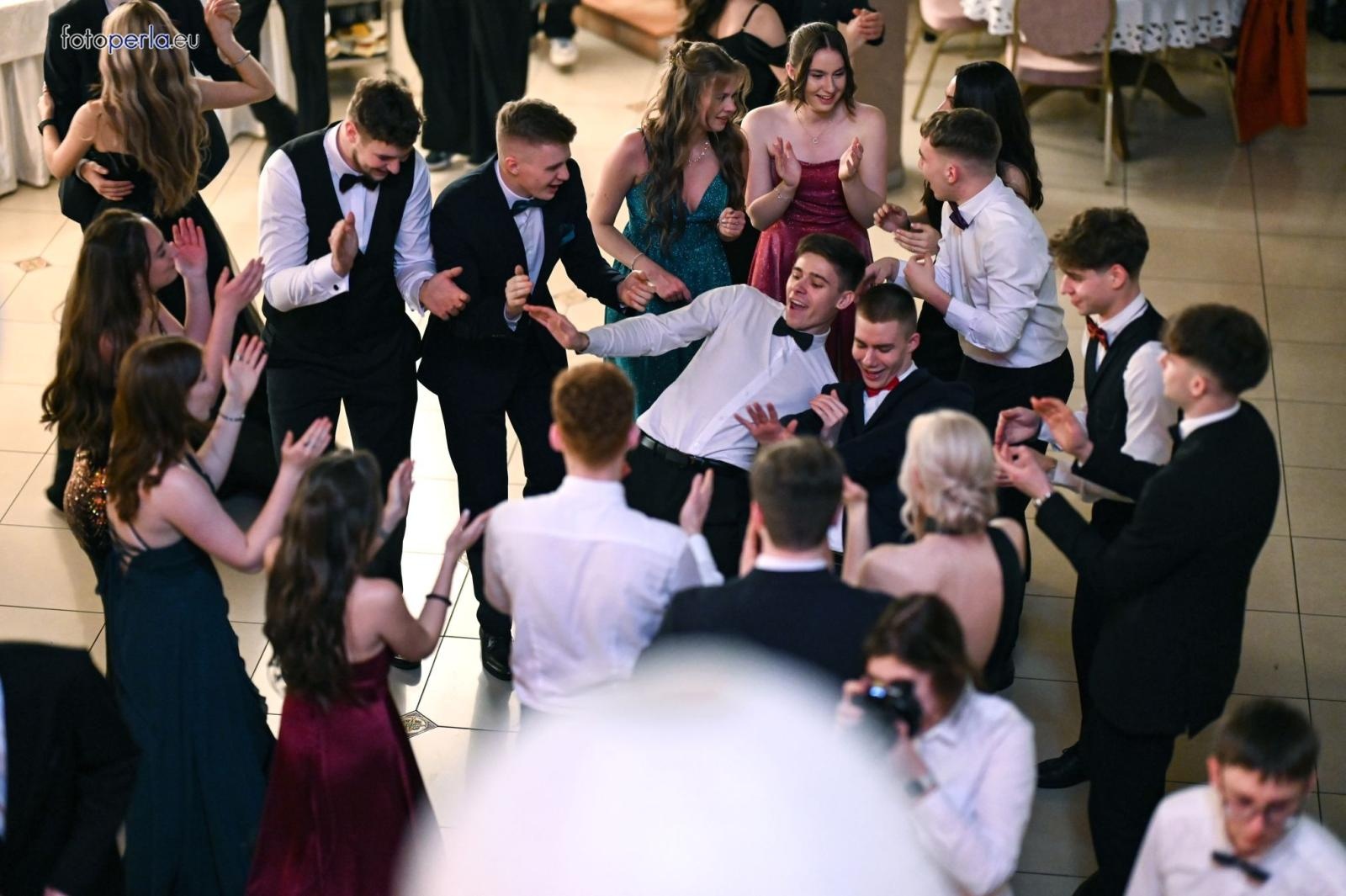 Zdjęcie w galerii na portalu naszraciborz.pl: Studniówka I LO i Plastyka w obiektywie FotoPerły wiadomości z regionu