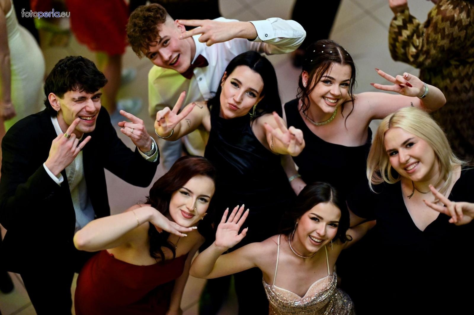 Zdjęcie w galerii na portalu naszraciborz.pl: Studniówka I LO i Plastyka w obiektywie FotoPerły wiadomości z regionu