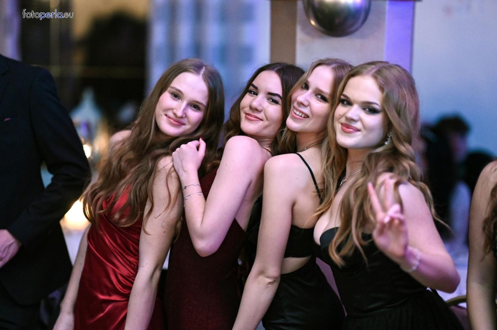 Zdjęcie w galerii na portalu naszraciborz.pl: Studniówka I LO i Plastyka w obiektywie FotoPerły wiadomości z regionu