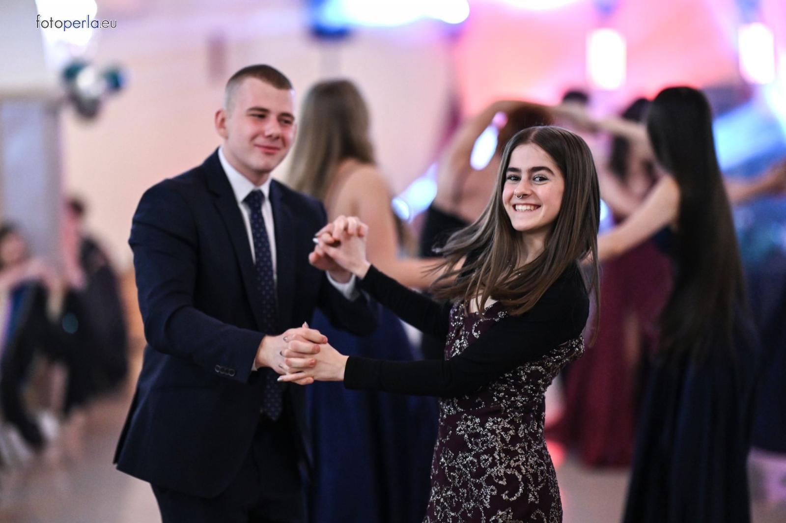 Zdjęcie w galerii na portalu naszraciborz.pl: Studniówka I LO i Plastyka w obiektywie FotoPerły wiadomości z regionu