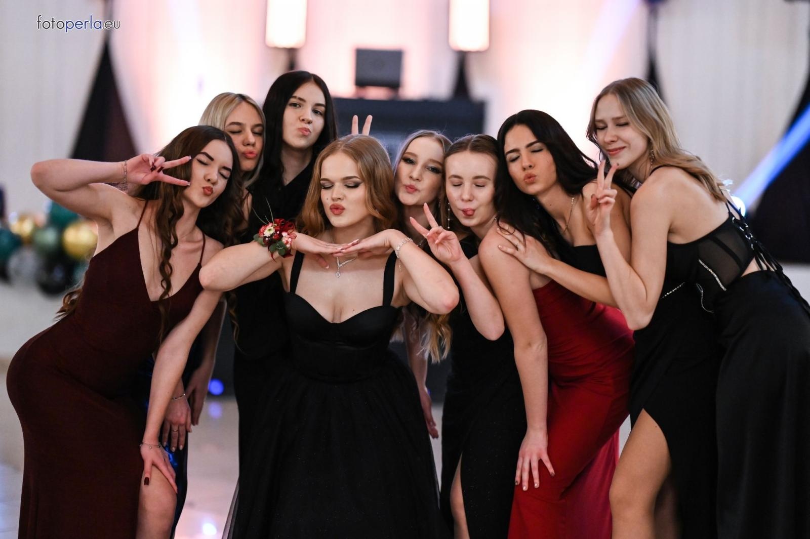 Zdjęcie w galerii na portalu naszraciborz.pl: Studniówka I LO i Plastyka w obiektywie FotoPerły wiadomości z regionu