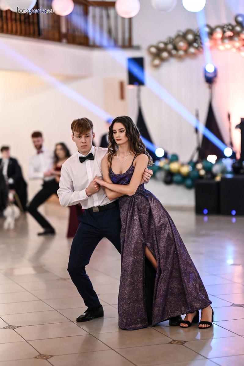 Zdjęcie w galerii na portalu naszraciborz.pl: Studniówka I LO i Plastyka w obiektywie FotoPerły wiadomości z regionu