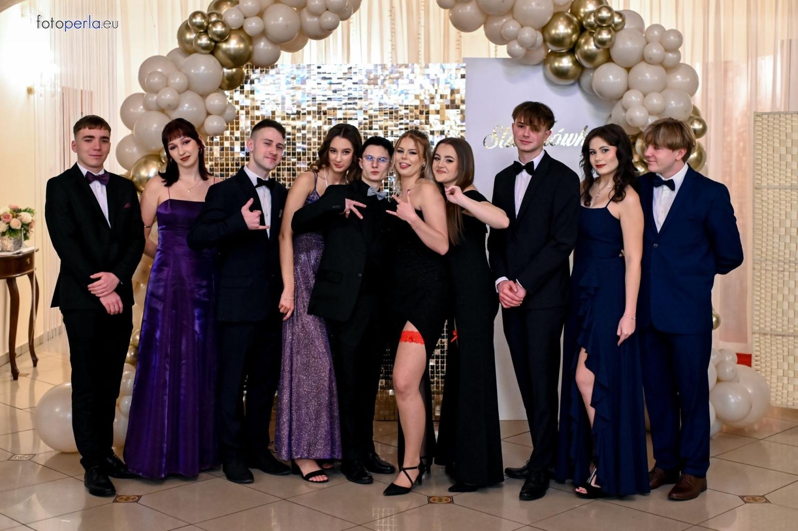 Zdjęcie w galerii na portalu naszraciborz.pl: Studniówka I LO i Plastyka w obiektywie FotoPerły wiadomości z regionu