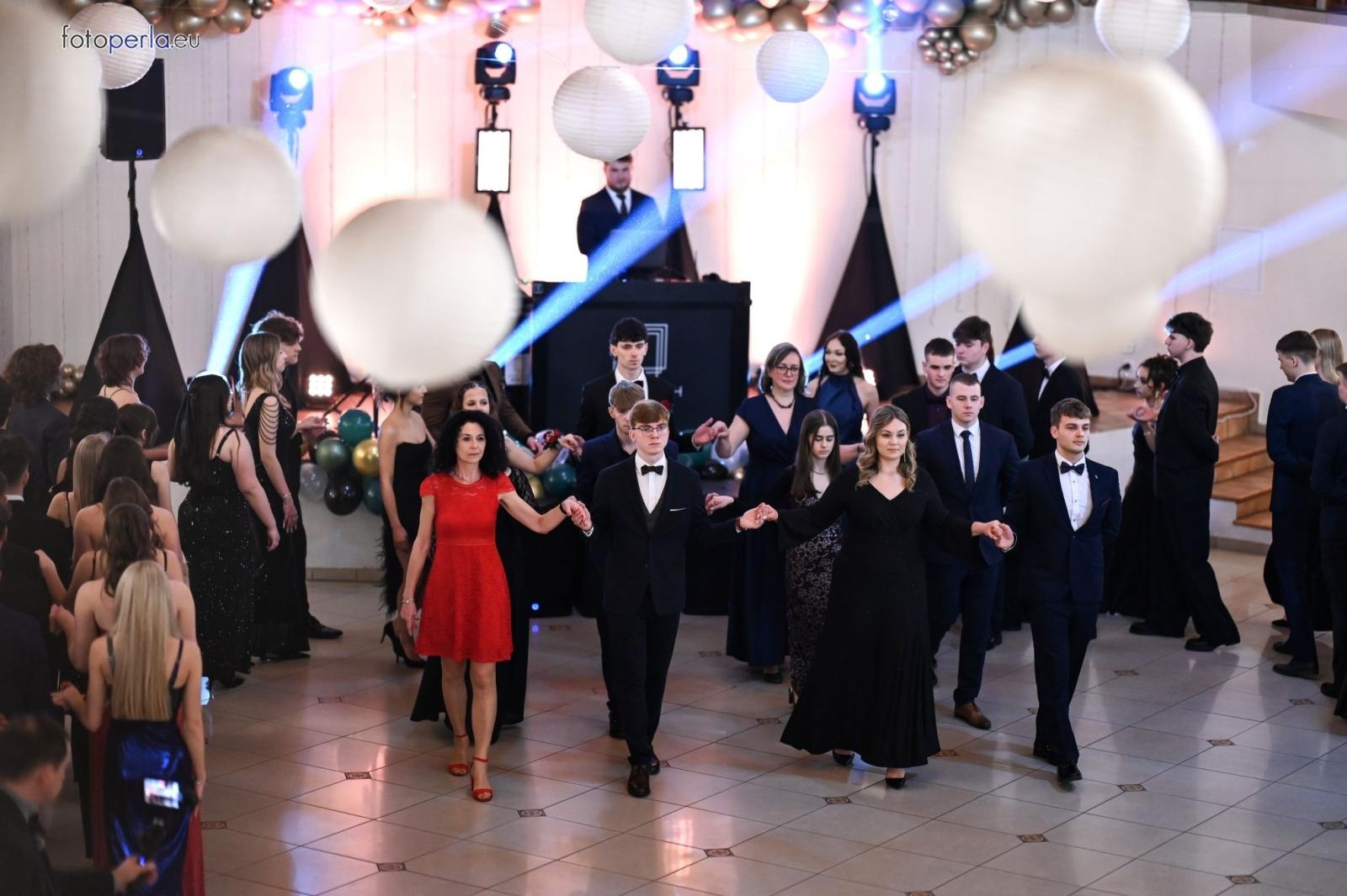 Zdjęcie w galerii na portalu naszraciborz.pl: Studniówka I LO i Plastyka w obiektywie FotoPerły wiadomości z regionu