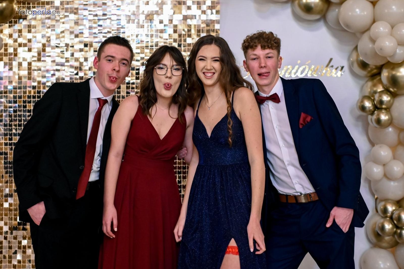 Zdjęcie w galerii na portalu naszraciborz.pl: Studniówka I LO i Plastyka w obiektywie FotoPerły wiadomości z regionu