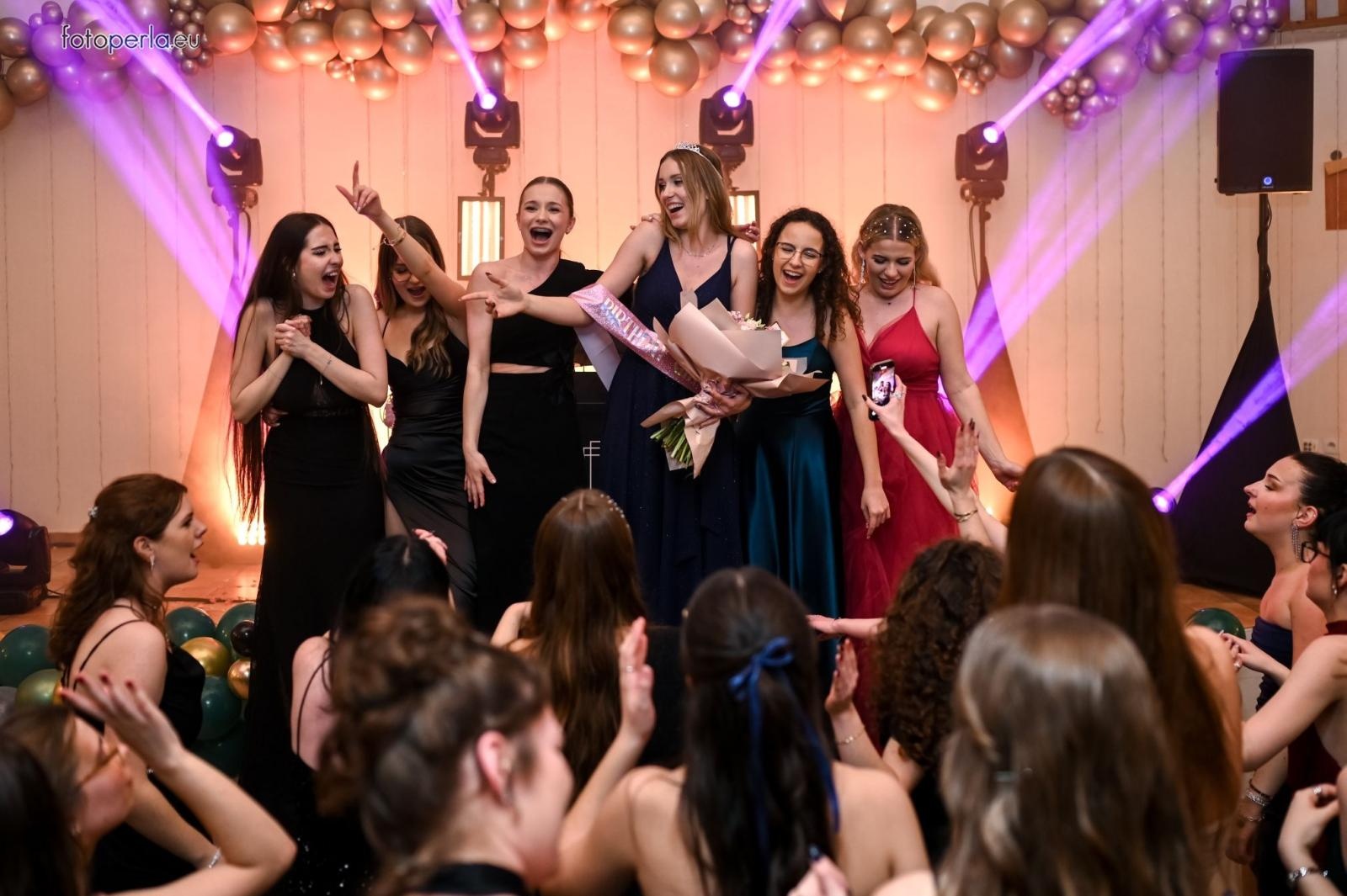 Zdjęcie w galerii na portalu naszraciborz.pl: Studniówka I LO i Plastyka w obiektywie FotoPerły wiadomości z regionu