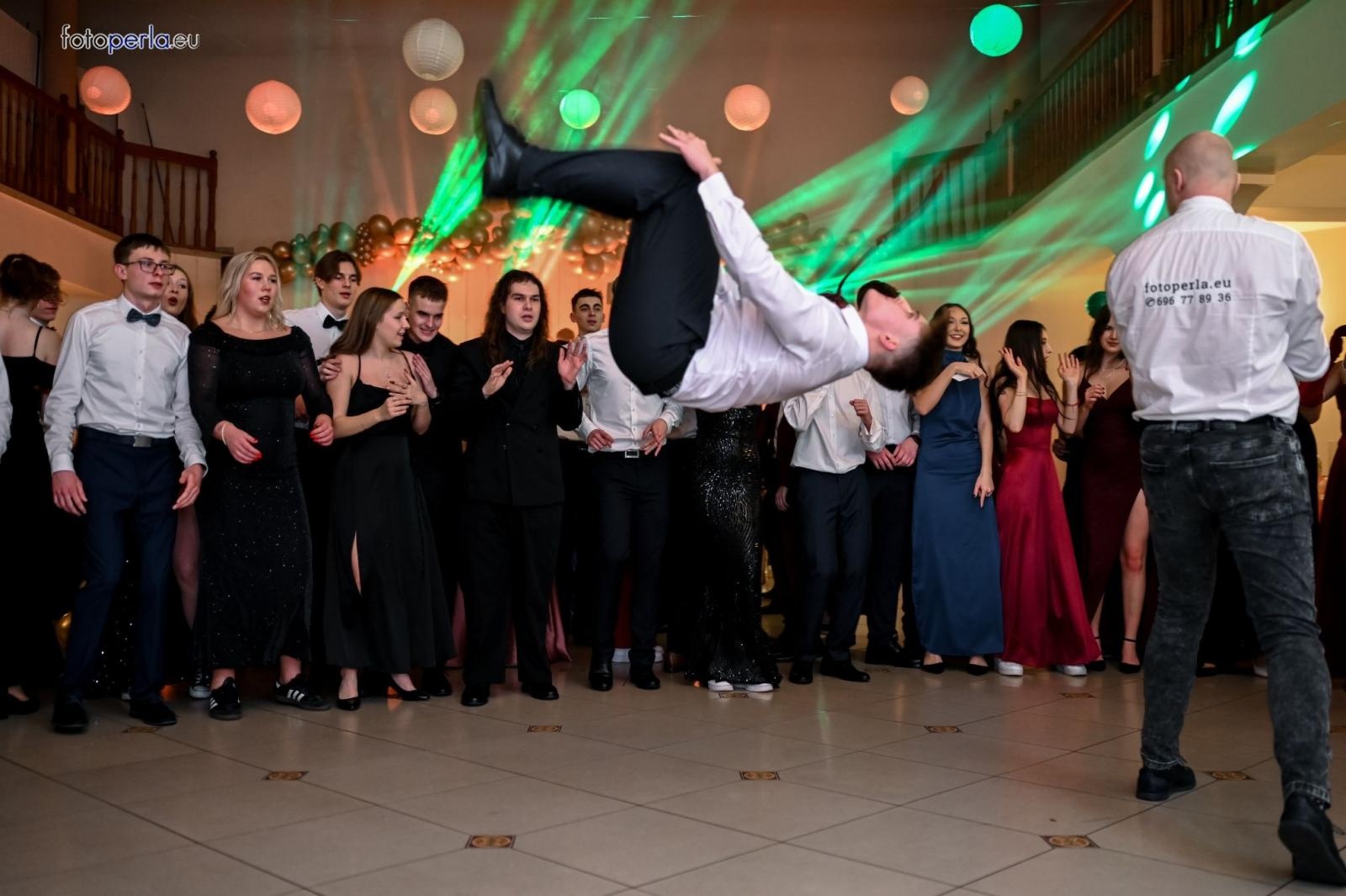 Zdjęcie w galerii na portalu naszraciborz.pl: Studniówka I LO i Plastyka w obiektywie FotoPerły wiadomości z regionu