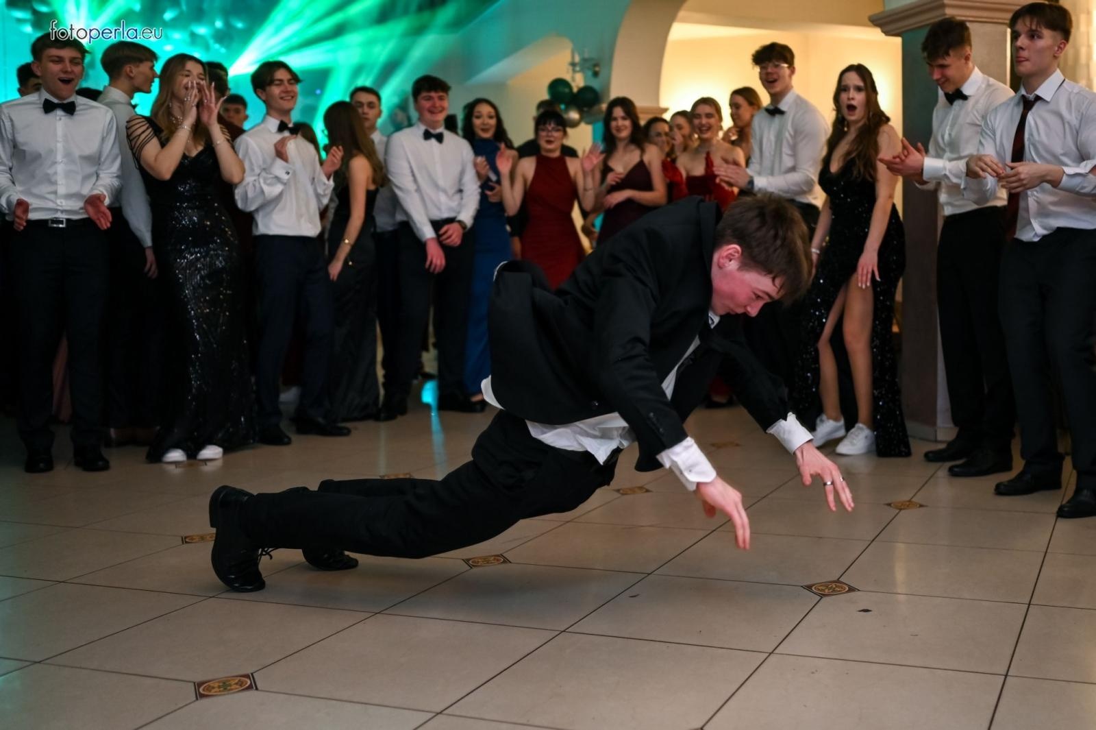 Zdjęcie w galerii na portalu naszraciborz.pl: Studniówka I LO i Plastyka w obiektywie FotoPerły wiadomości z regionu