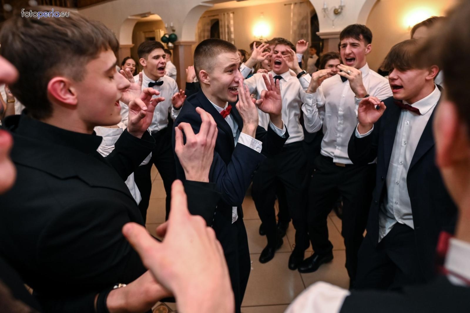 Zdjęcie w galerii na portalu naszraciborz.pl: Studniówka I LO i Plastyka w obiektywie FotoPerły wiadomości z regionu