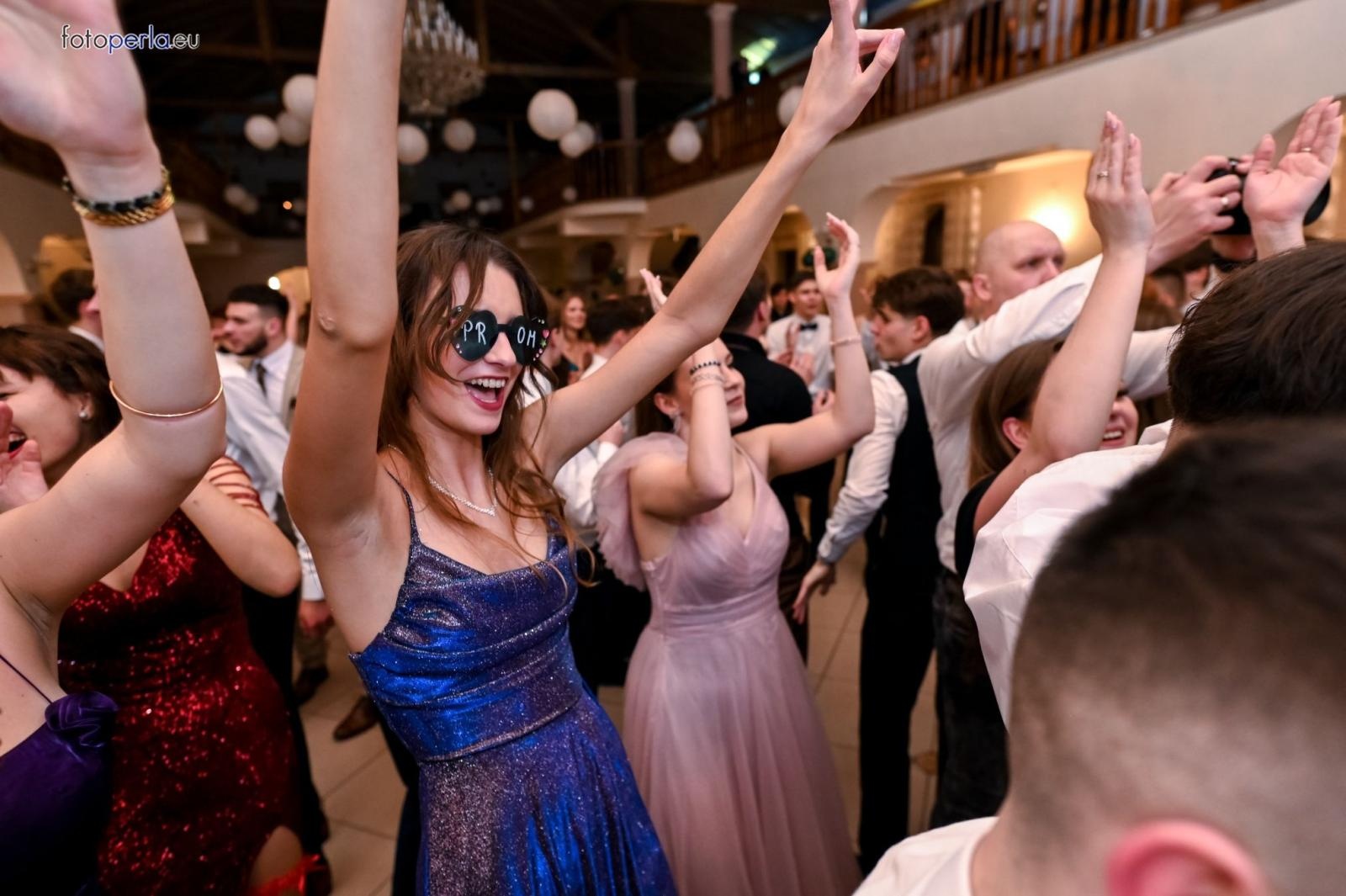 Zdjęcie w galerii na portalu naszraciborz.pl: Studniówka I LO i Plastyka w obiektywie FotoPerły wiadomości z regionu