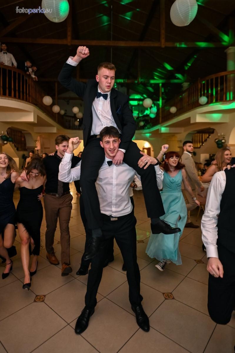 Zdjęcie w galerii na portalu naszraciborz.pl: Studniówka I LO i Plastyka w obiektywie FotoPerły wiadomości z regionu