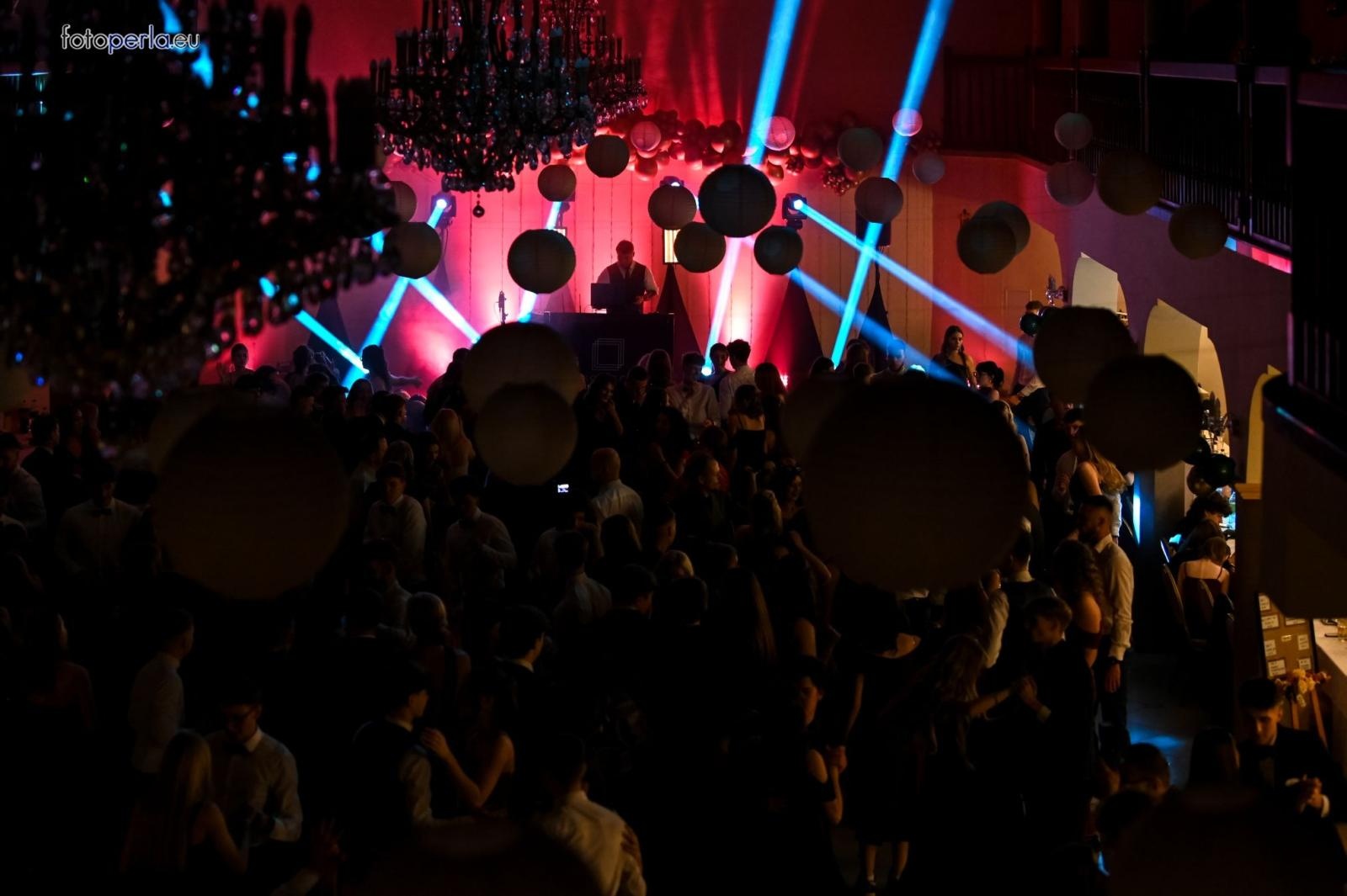 Zdjęcie w galerii na portalu naszraciborz.pl: Studniówka I LO i Plastyka w obiektywie FotoPerły wiadomości z regionu