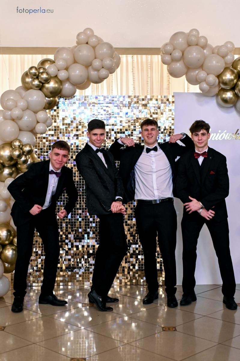 Zdjęcie w galerii na portalu naszraciborz.pl: Studniówka I LO i Plastyka w obiektywie FotoPerły wiadomości z regionu