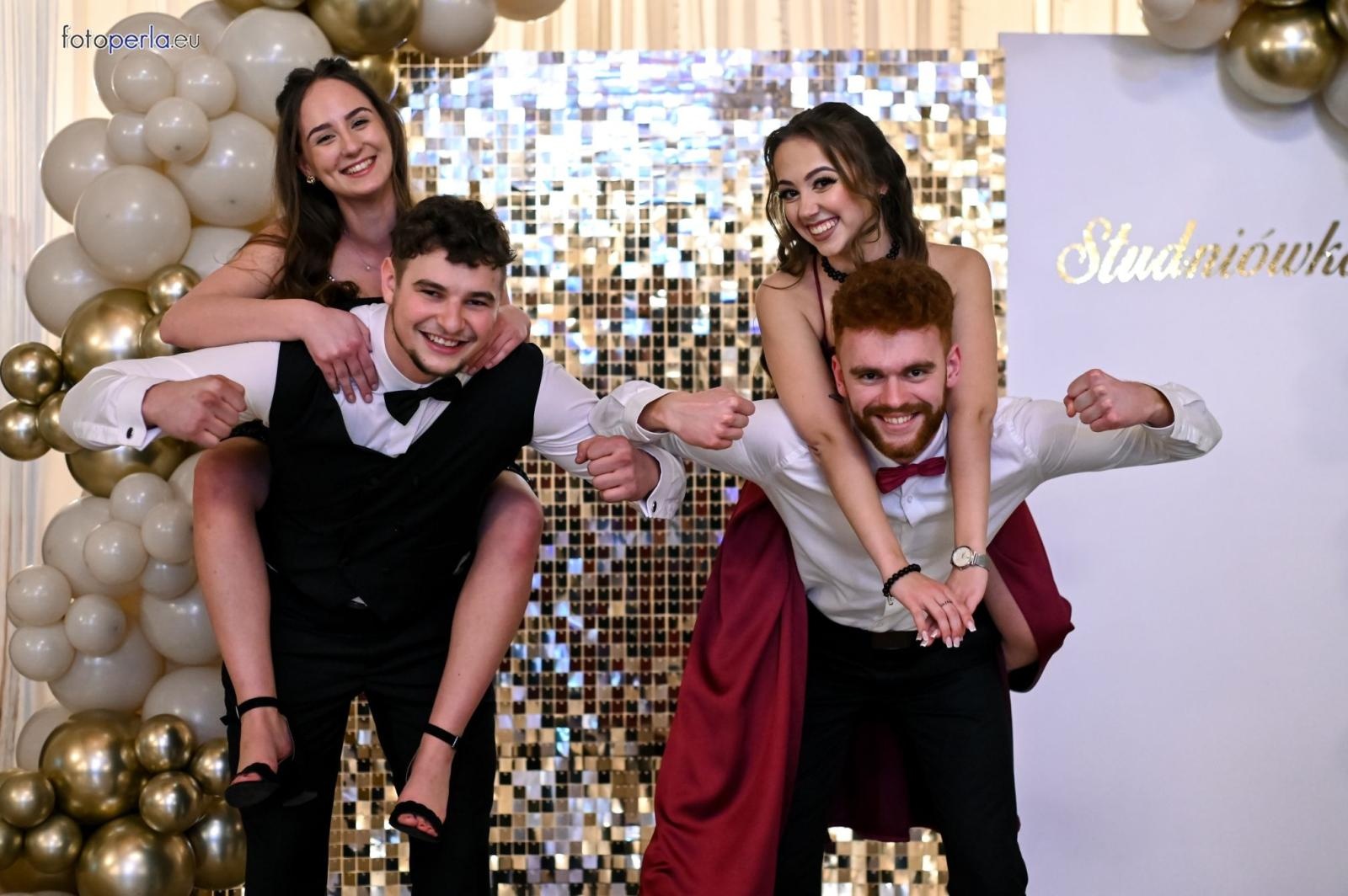 Zdjęcie w galerii na portalu naszraciborz.pl: Studniówka I LO i Plastyka w obiektywie FotoPerły wiadomości z regionu