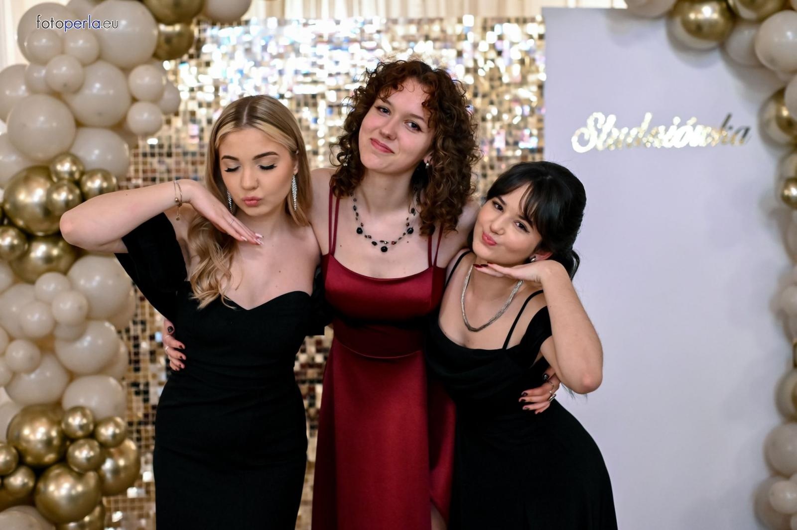 Zdjęcie w galerii na portalu naszraciborz.pl: Studniówka I LO i Plastyka w obiektywie FotoPerły wiadomości z regionu