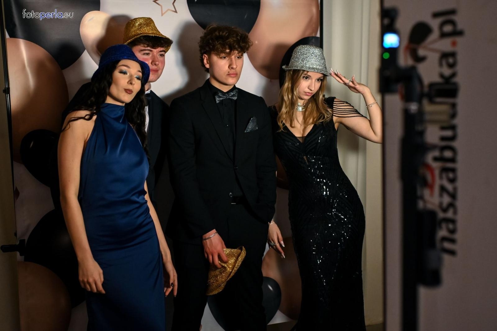 Zdjęcie w galerii na portalu naszraciborz.pl: Studniówka I LO i Plastyka w obiektywie FotoPerły wiadomości z regionu