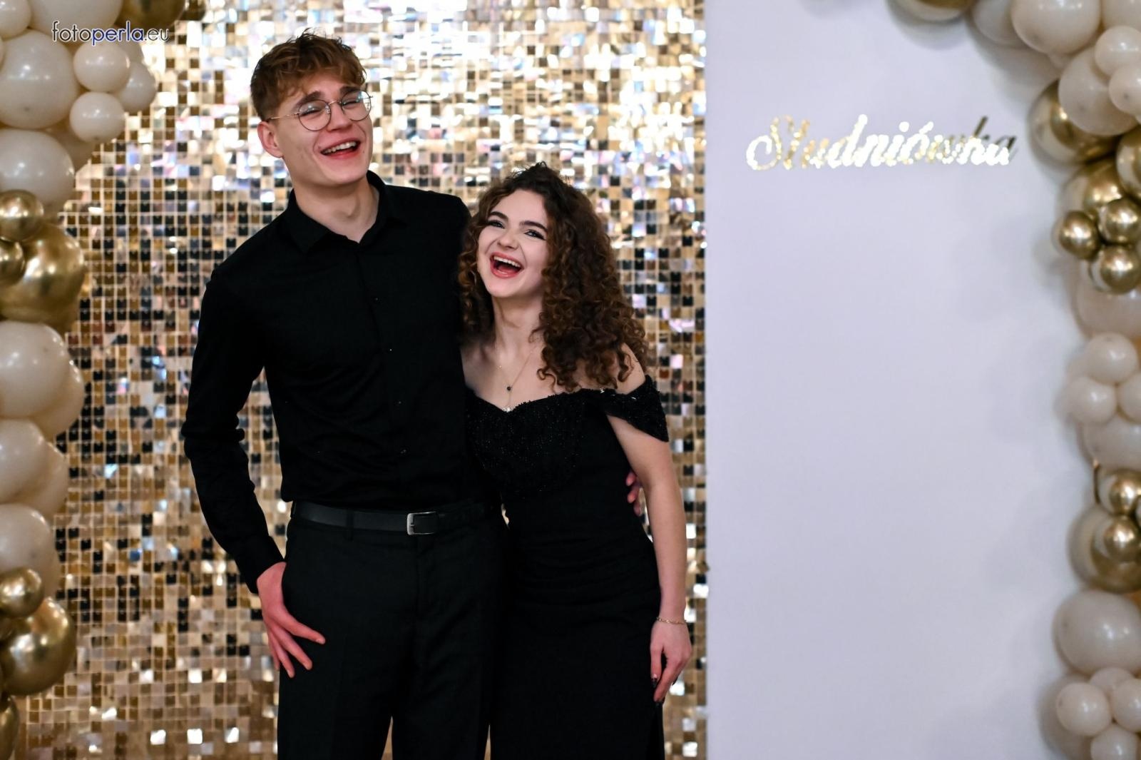 Zdjęcie w galerii na portalu naszraciborz.pl: Studniówka I LO i Plastyka w obiektywie FotoPerły wiadomości z regionu