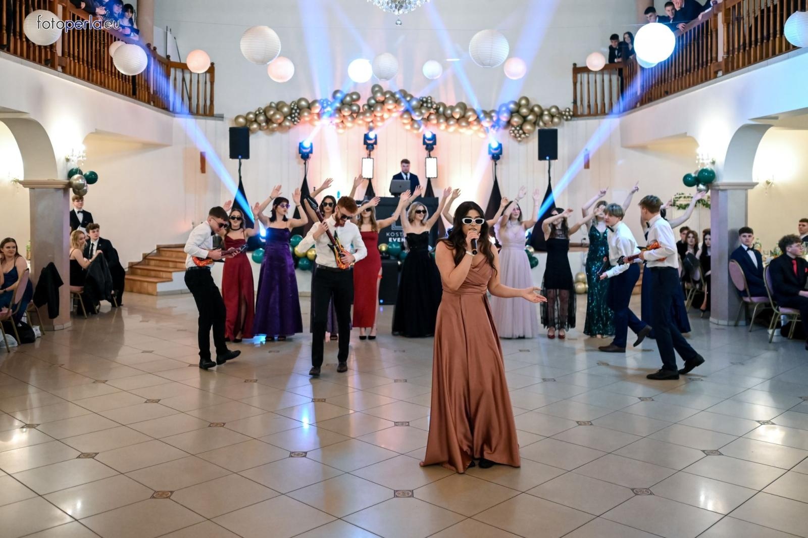 Zdjęcie w galerii na portalu naszraciborz.pl: Studniówka I LO i Plastyka w obiektywie FotoPerły wiadomości z regionu