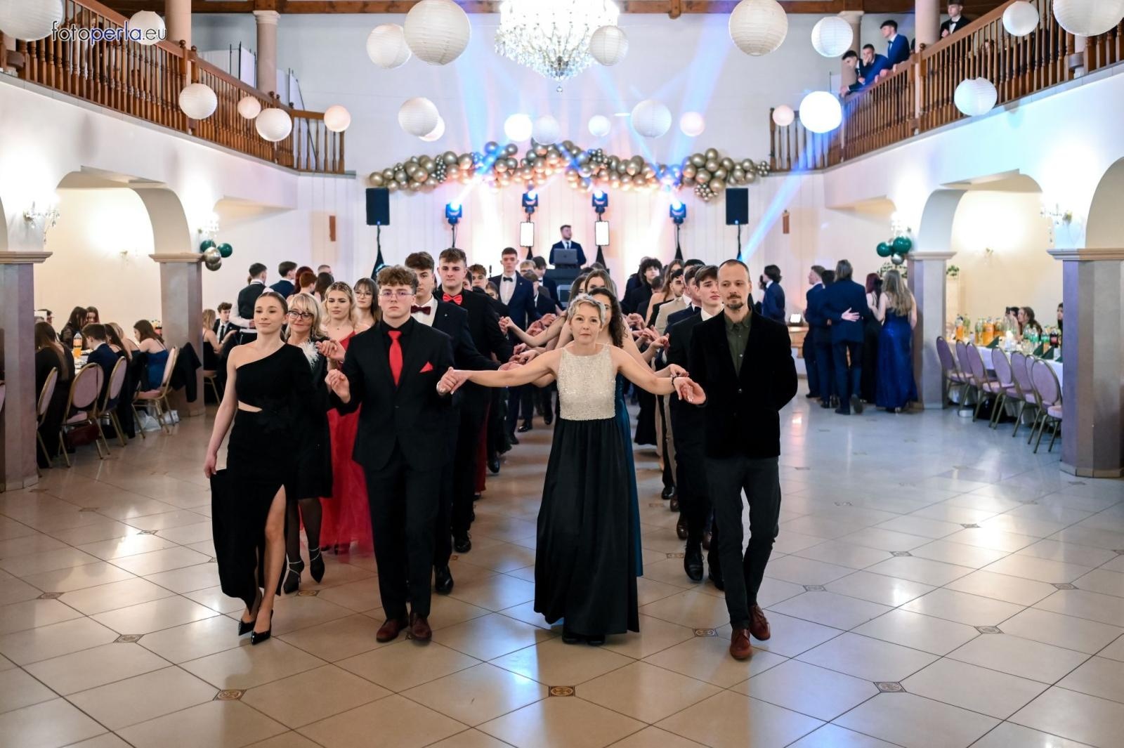 Zdjęcie w galerii na portalu naszraciborz.pl: Studniówka I LO i Plastyka w obiektywie FotoPerły wiadomości z regionu