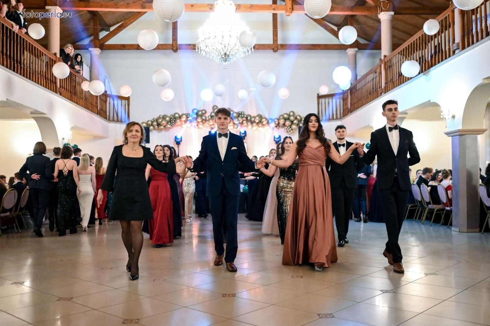 Zdjęcie w galerii na portalu naszraciborz.pl: Studniówka I LO i Plastyka w obiektywie FotoPerły wiadomości z regionu