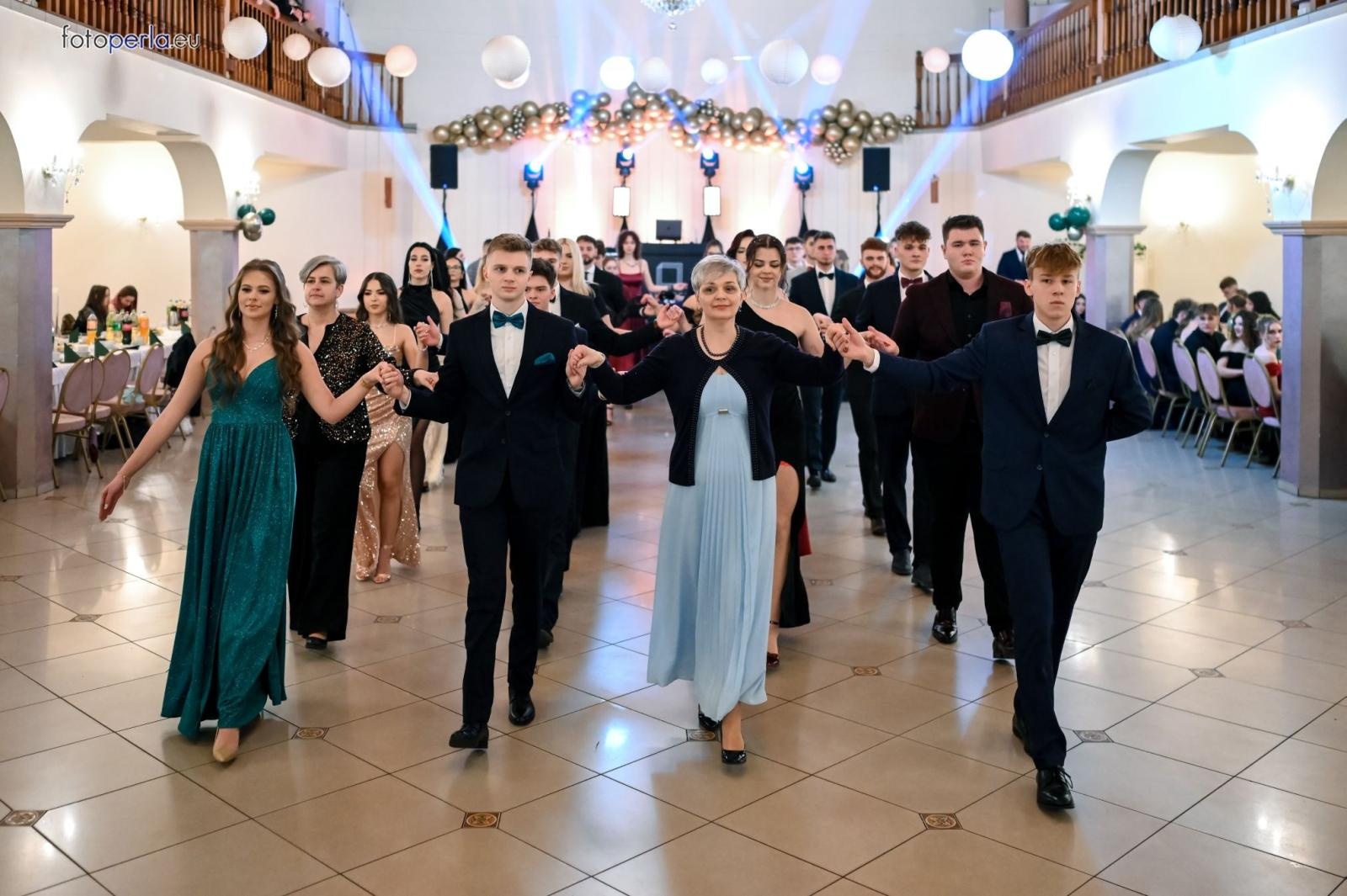 Zdjęcie w galerii na portalu naszraciborz.pl: Studniówka I LO i Plastyka w obiektywie FotoPerły wiadomości z regionu