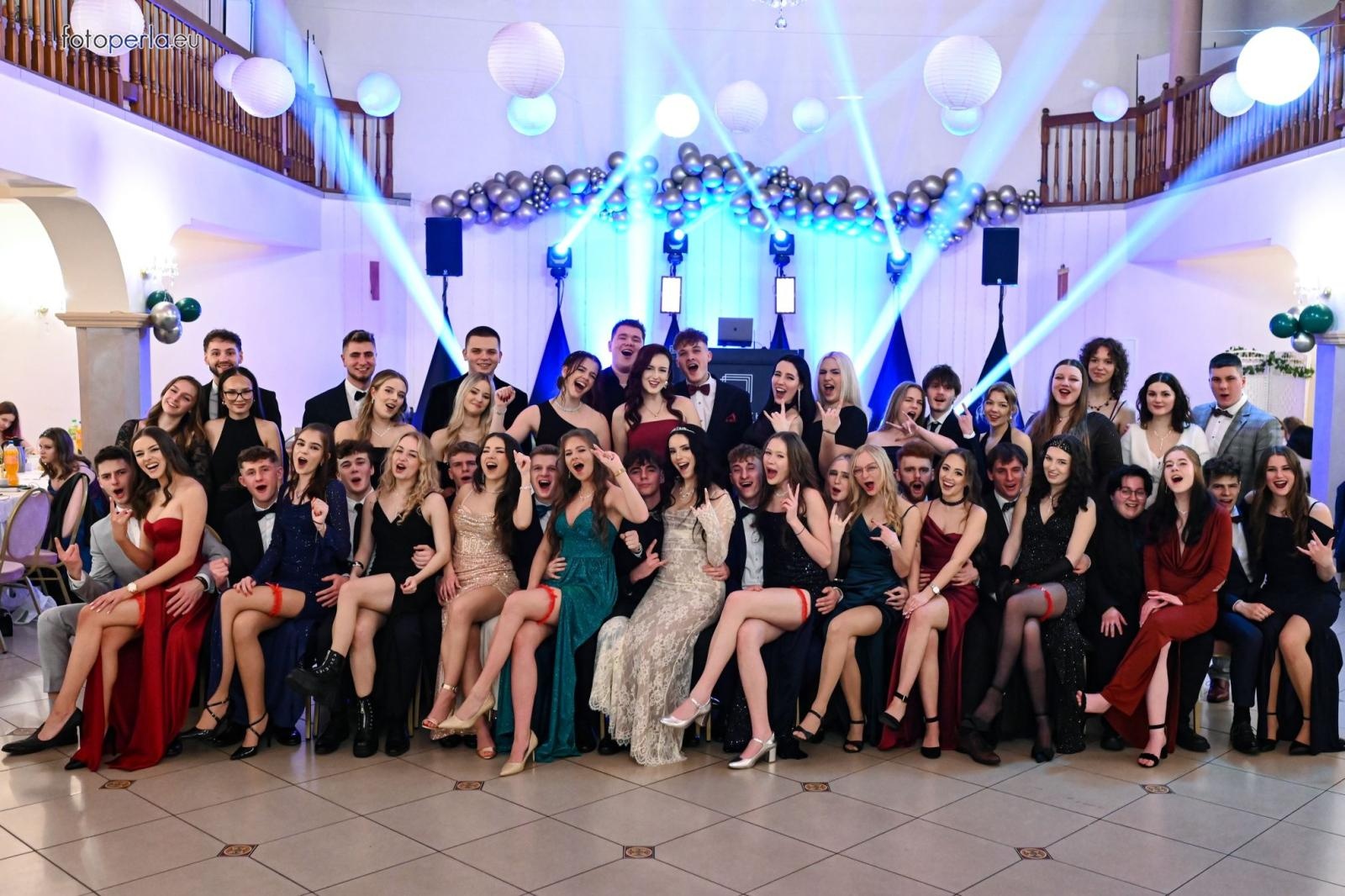 Zdjęcie w galerii na portalu naszraciborz.pl: Studniówka I LO i Plastyka w obiektywie FotoPerły wiadomości z regionu